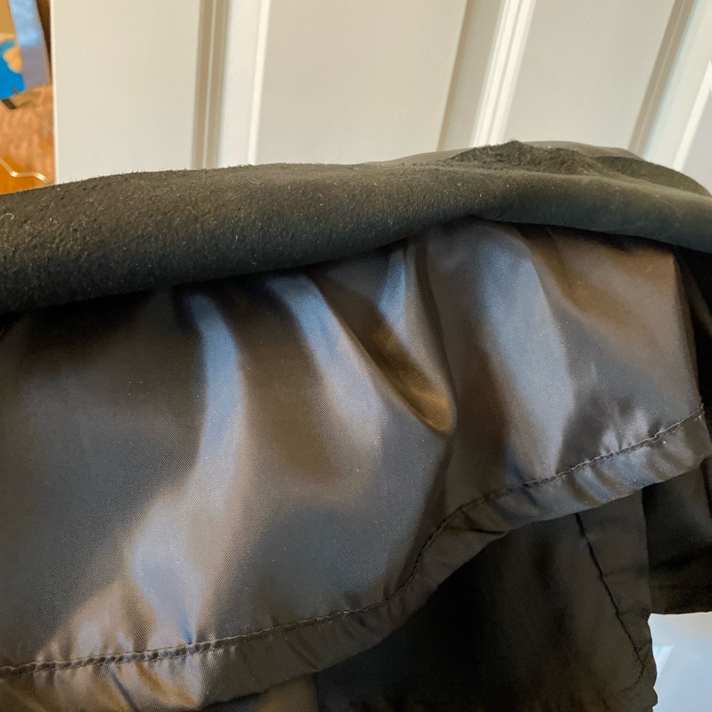 Black leather pencil skirt 28” waste & 25” long. Genuine leather. Sz 4 - Picture 10 of 11